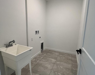 3271 Hewitt Avenue Se - Photo Thumbnail 6