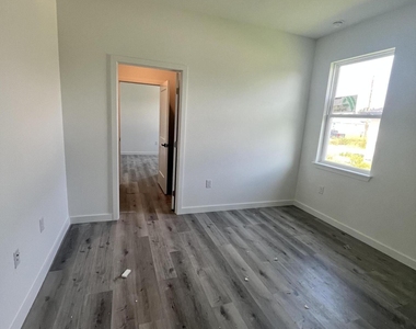3271 Hewitt Avenue Se - Photo Thumbnail 3