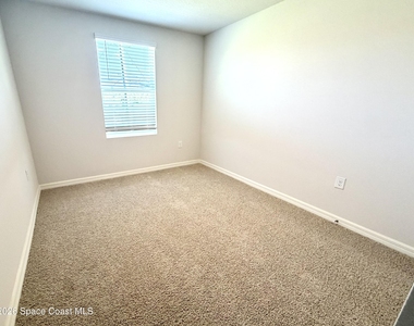 346 Blue Moon Drive - Photo Thumbnail 8