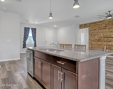 814 Nightengale Street Sw - Photo Thumbnail 4