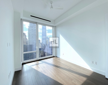 East 44th Street - Photo Thumbnail 1