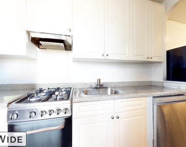 690 Ft Washington Avenue - Photo Thumbnail 4