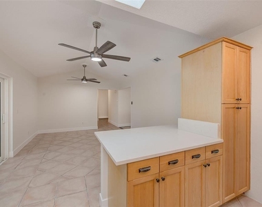 13331 Hacienda Drive - Photo Thumbnail 7