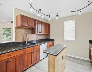 2117 W Palmetto Street - Photo Thumbnail 6