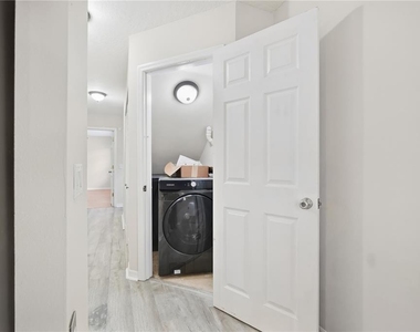 2117 W Palmetto Street - Photo Thumbnail 8