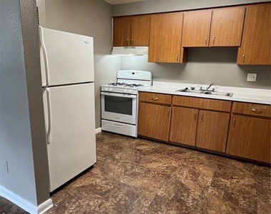 2600 Trinity Circle Nw - Photo Thumbnail 6