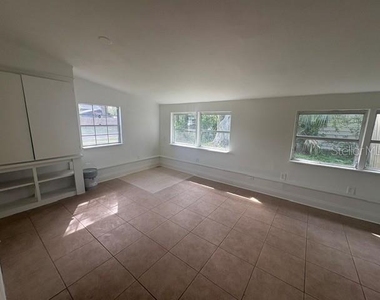 14804 N Boulevard - Photo Thumbnail 4