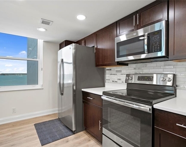 1430 Gulf Boulevard - Photo Thumbnail 7