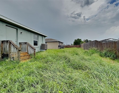 477 Florida Circle N - Photo Thumbnail 13