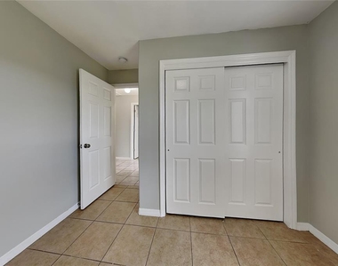 477 Florida Circle N - Photo Thumbnail 9