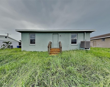 477 Florida Circle N - Photo Thumbnail 14