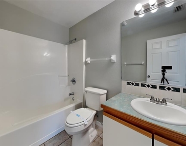 477 Florida Circle N - Photo Thumbnail 11