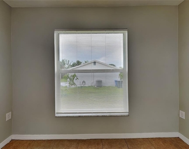 477 Florida Circle N - Photo Thumbnail 7