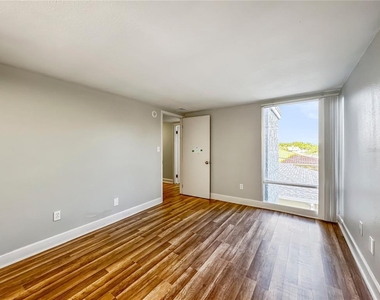 2115 W Ivy Street - Photo Thumbnail 8