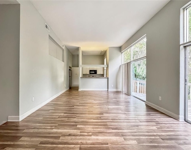 2115 W Ivy Street - Photo Thumbnail 3