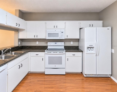 12314 Berkeley Square Drive - Photo Thumbnail 8