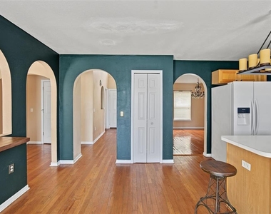 12927 Lake Vista Drive - Photo Thumbnail 9
