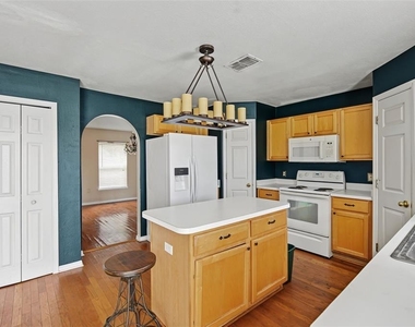 12927 Lake Vista Drive - Photo Thumbnail 8