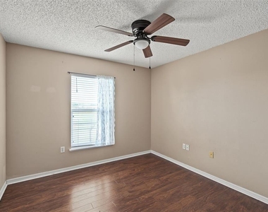 12927 Lake Vista Drive - Photo Thumbnail 24