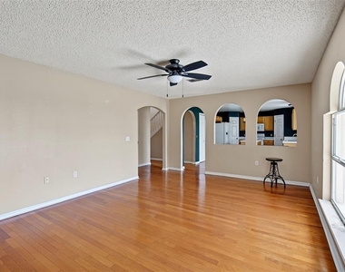 12927 Lake Vista Drive - Photo Thumbnail 14