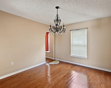 12927 Lake Vista Drive - Photo Thumbnail 5