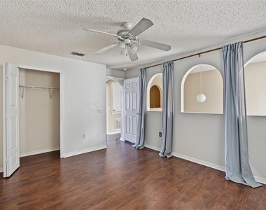 12927 Lake Vista Drive - Photo Thumbnail 23