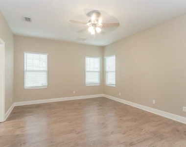 1747 Tangledvine Drive - Photo Thumbnail 4