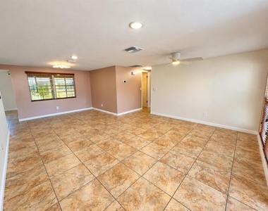 7225 Isle Drive - Photo Thumbnail 5