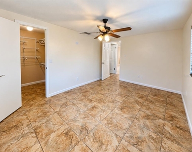 7225 Isle Drive - Photo Thumbnail 12