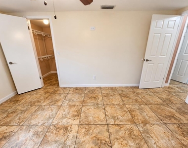 7225 Isle Drive - Photo Thumbnail 13