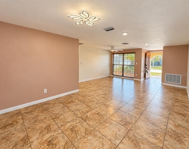 7225 Isle Drive - Photo Thumbnail 7