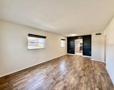 3460 32nd Avenue N - Photo Thumbnail 2