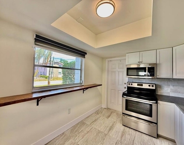 3460 32nd Avenue N - Photo Thumbnail 6
