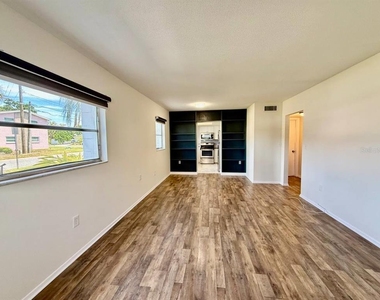 3460 32nd Avenue N - Photo Thumbnail 1