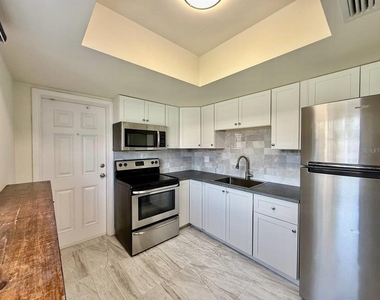 3460 32nd Avenue N - Photo Thumbnail 8