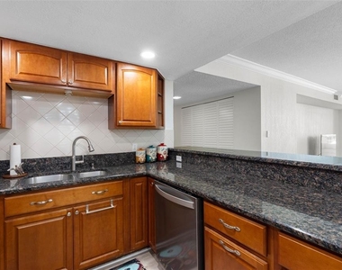 1400 Gulf Boulevard - Photo Thumbnail 8