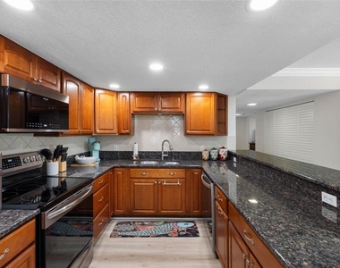 1400 Gulf Boulevard - Photo Thumbnail 7