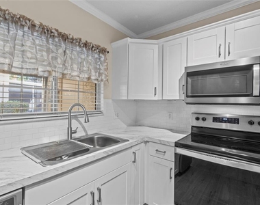10730 Keys Gate Drive - Photo Thumbnail 7