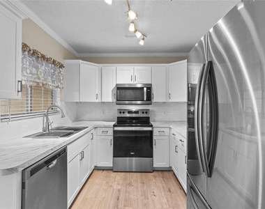 10730 Keys Gate Drive - Photo Thumbnail 6