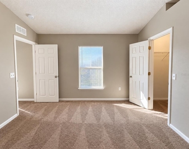 6077 Roble Avenue - Photo Thumbnail 11