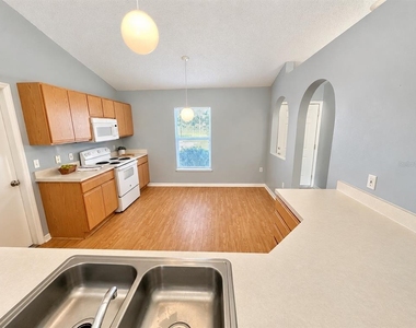 6077 Roble Avenue - Photo Thumbnail 3