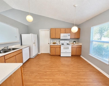 6077 Roble Avenue - Photo Thumbnail 2