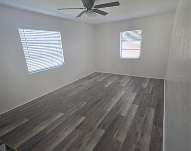 6017 23rd Avenue N - Photo Thumbnail 13