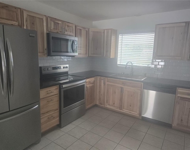 6017 23rd Avenue N - Photo Thumbnail 1