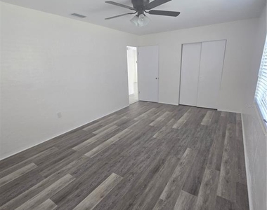 6017 23rd Avenue N - Photo Thumbnail 14