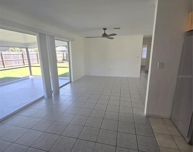 6017 23rd Avenue N - Photo Thumbnail 3