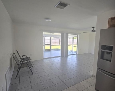 6017 23rd Avenue N - Photo Thumbnail 2