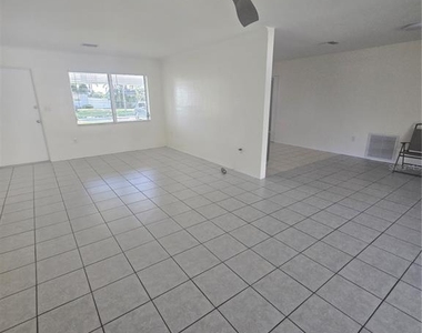 6017 23rd Avenue N - Photo Thumbnail 9
