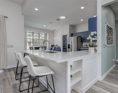 4740 N Crestline Drive - Photo Thumbnail 10