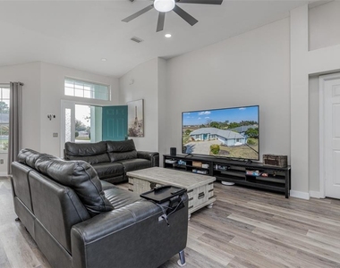 4740 N Crestline Drive - Photo Thumbnail 8